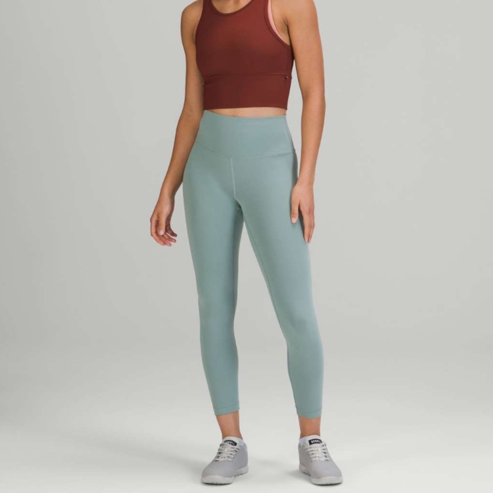 Lululemon Wunder Train High-Rise Tight
25", size 10